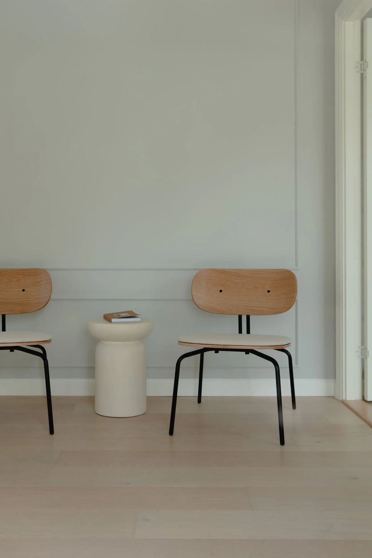 UMAGE Curious lepotuoli Sterling/musta Umage