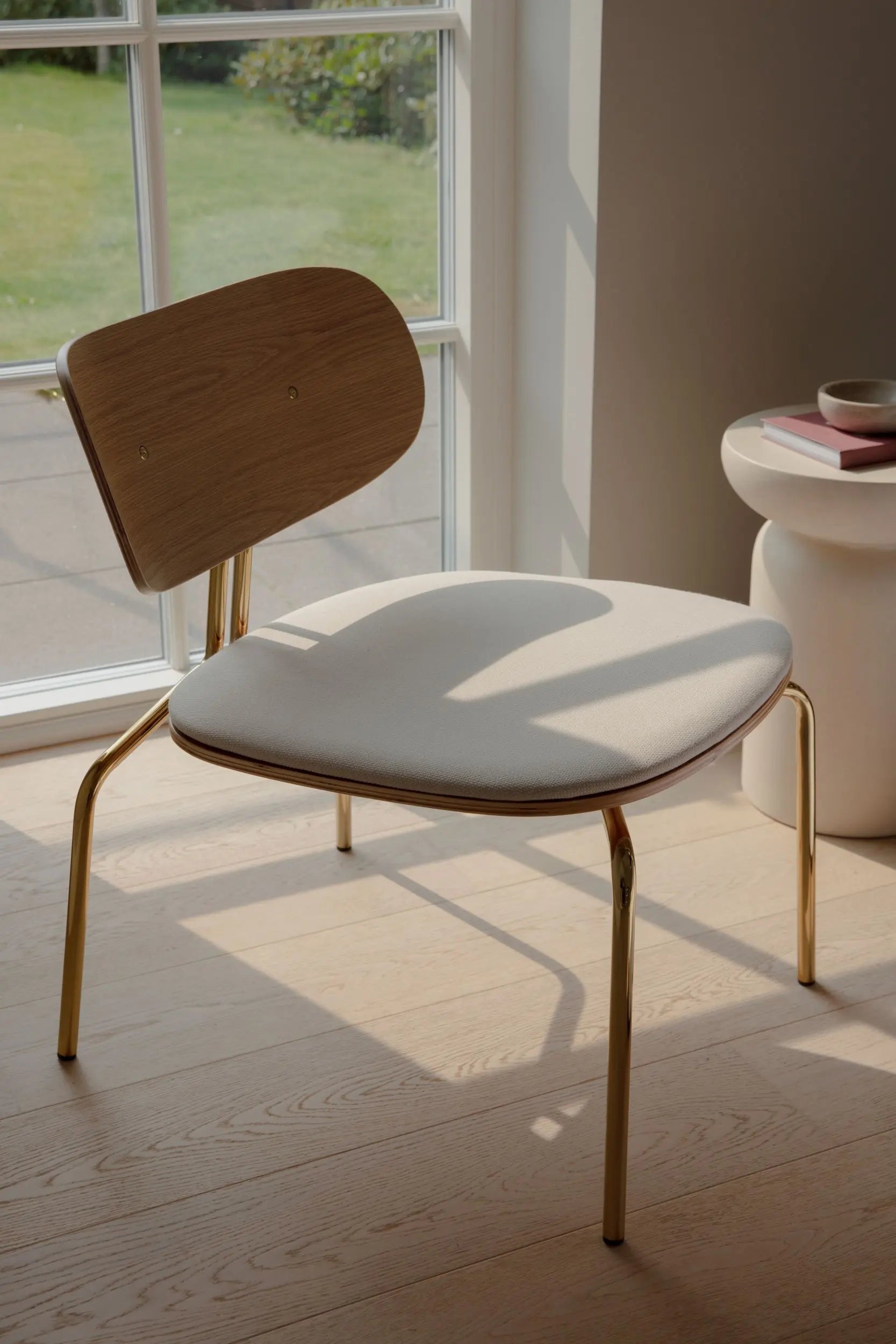 UMAGE Curious lepotuoli White sands/messinki Umage