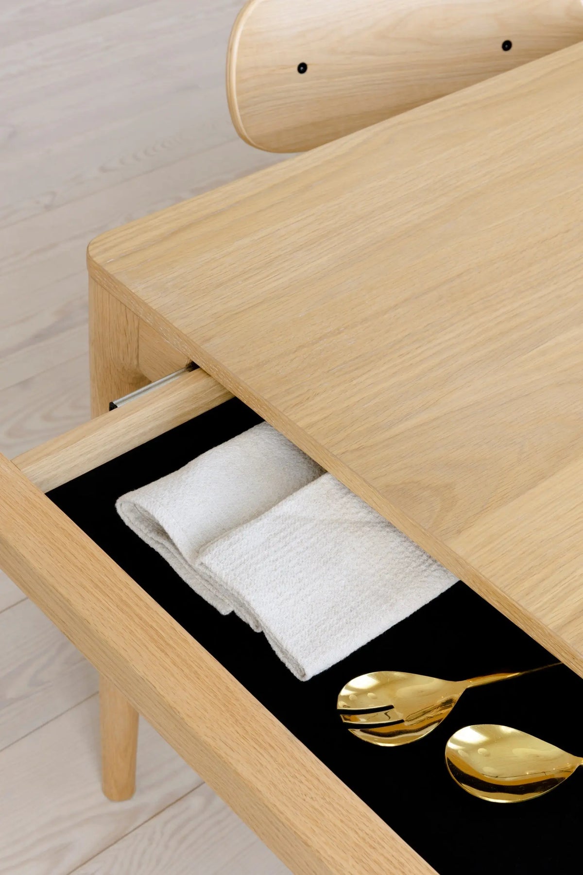 UMAGE Heart'n'Soul jatkettava pöytä tammi UMAGE