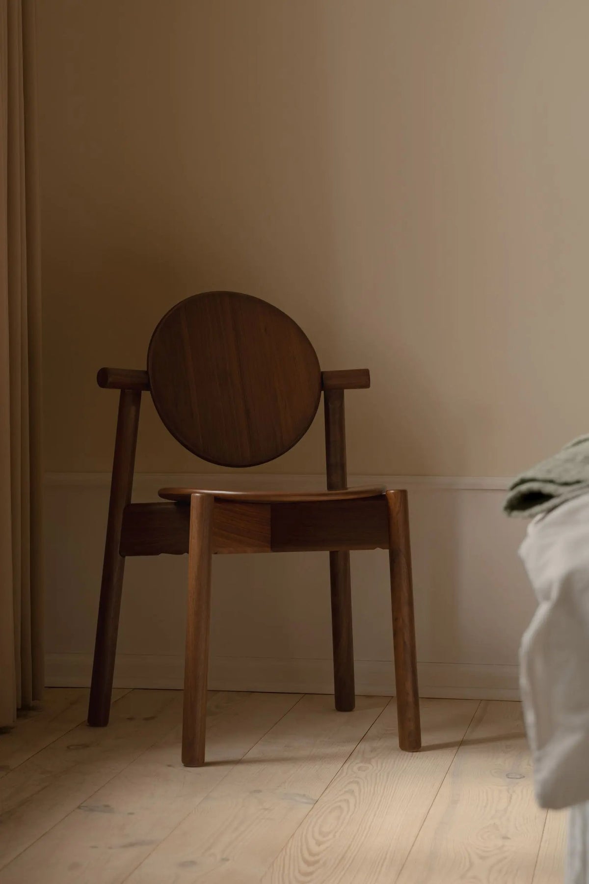 UMAGE Heiko tuoli pähkinä UMAGE