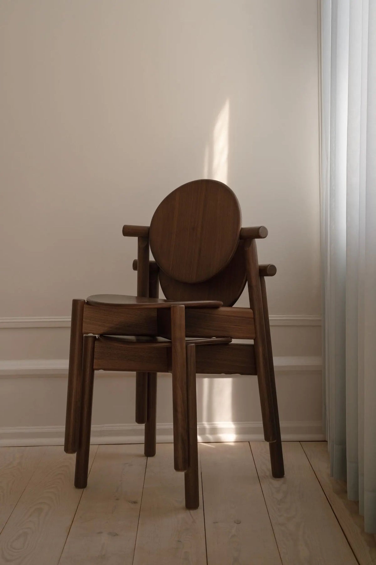 UMAGE Heiko tuoli pähkinä UMAGE