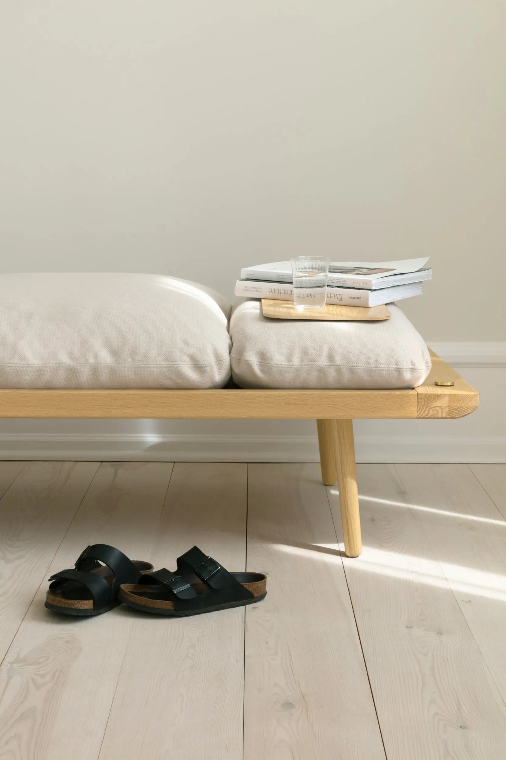 UMAGE Lounge Around Daybed tammi/vaalea hiekka Umage