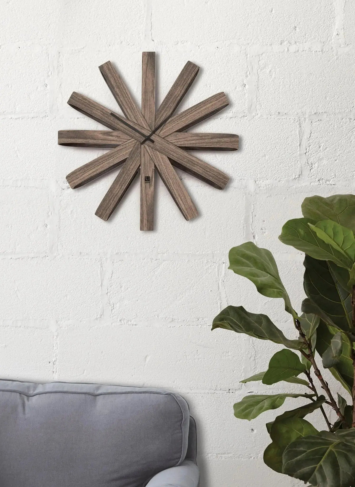 Umbra Ribbonwood seinäkello pähkinä - Laatukaluste