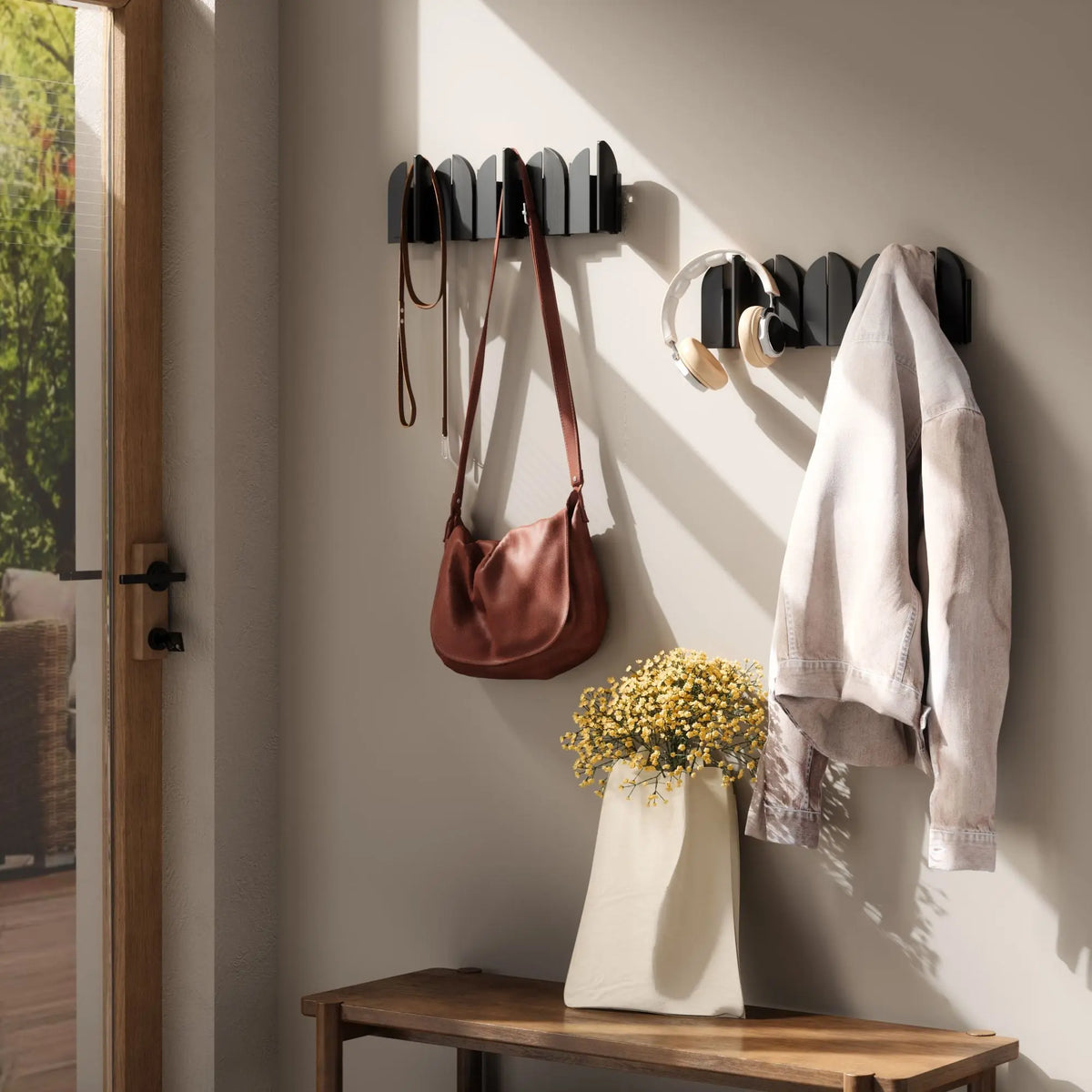 Umbra Saloon naulakko musta Umbra