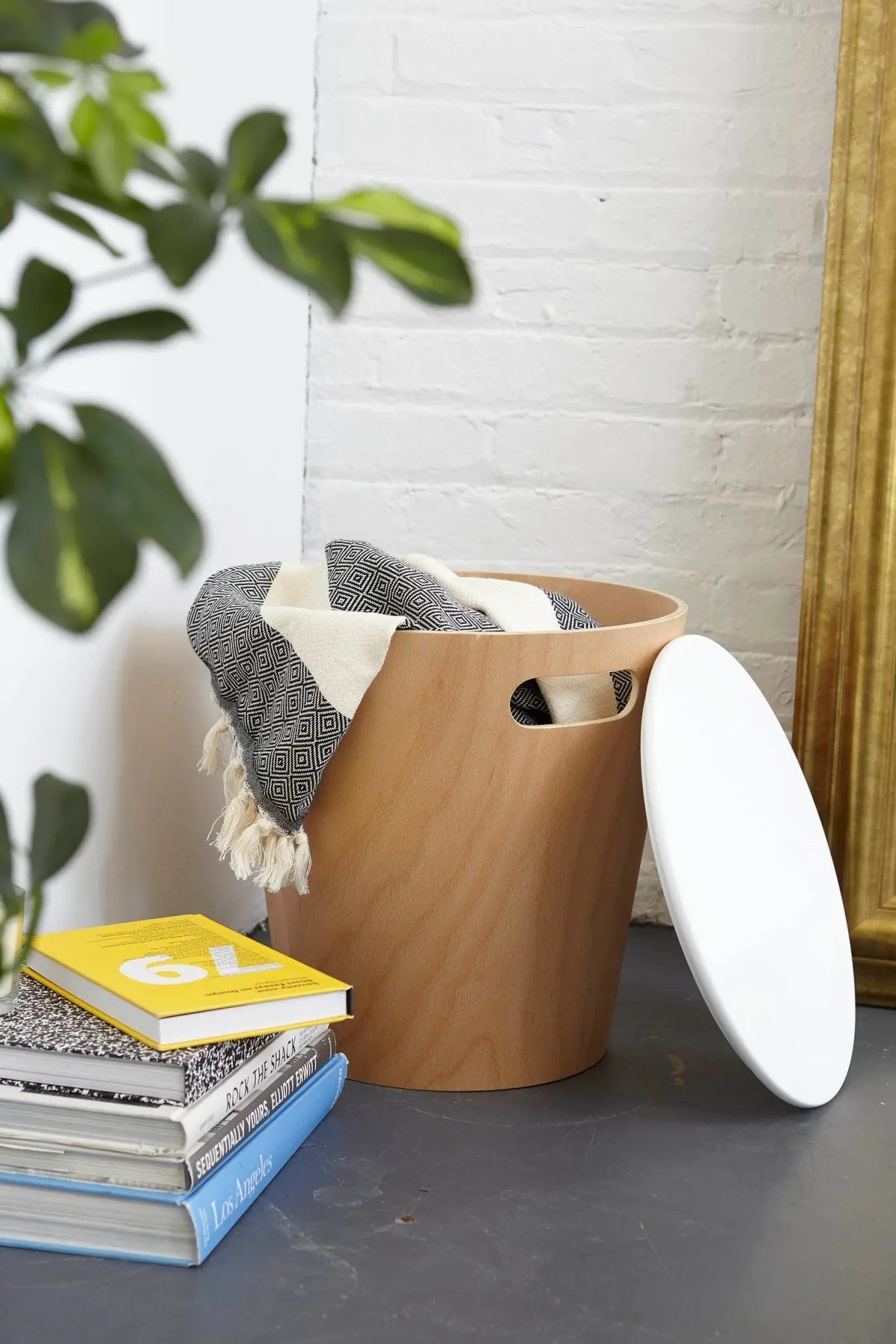 Umbra Woodrow säilytysjakkara valkoinen/natural - Laatukaluste