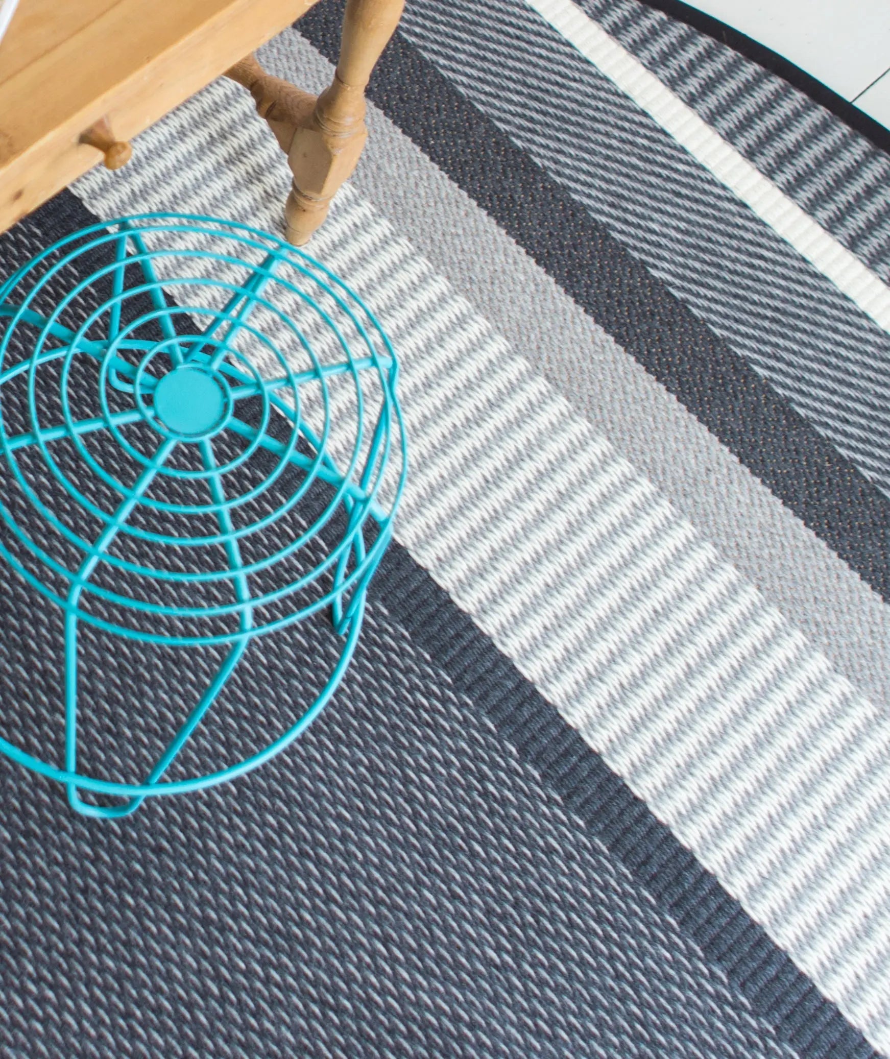 VM Carpet Laituri pyöreä matto musta VM Carpet