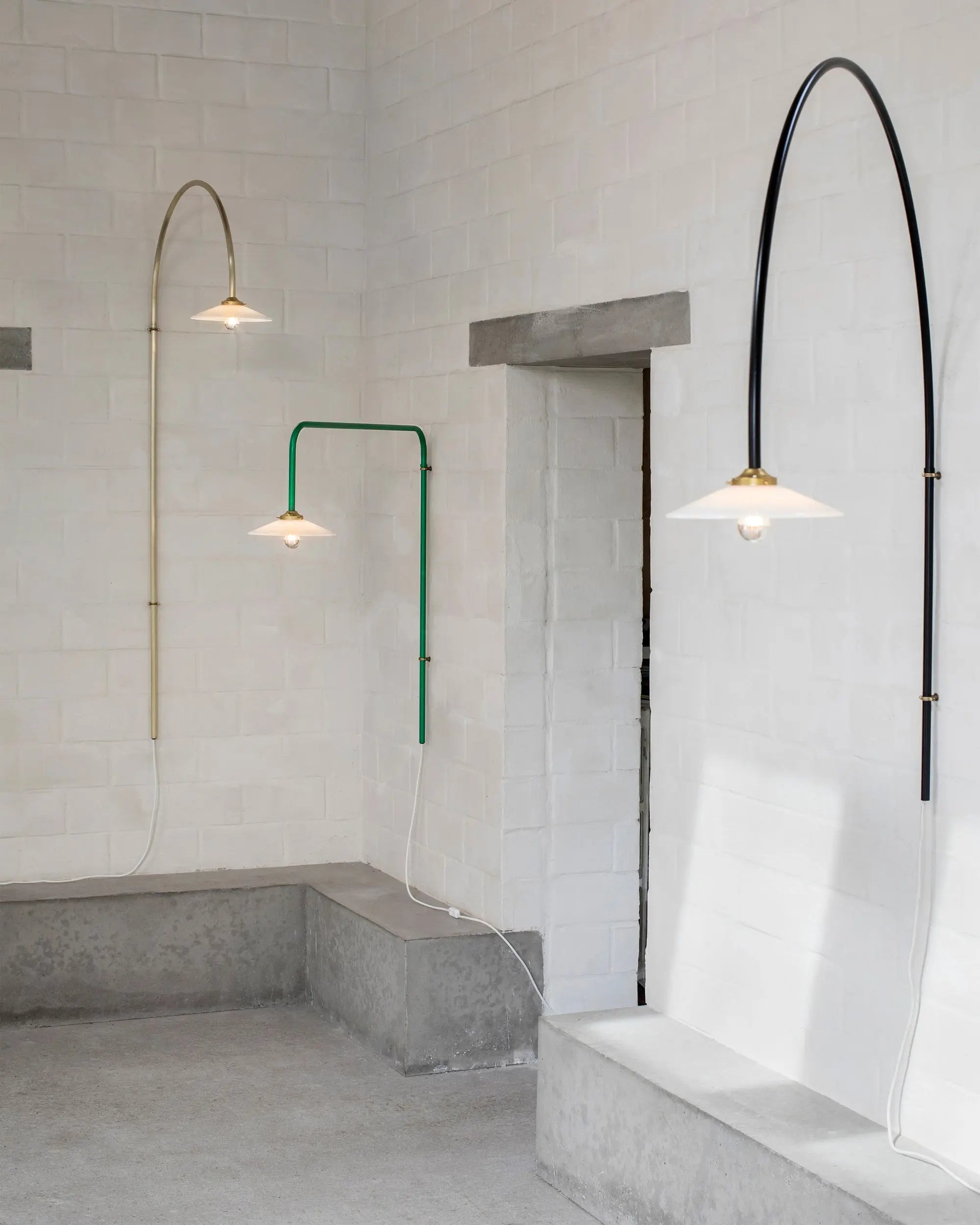 Valerie Objects Hanging Lamp N°2 seinävalaisin musta Valerie Objects