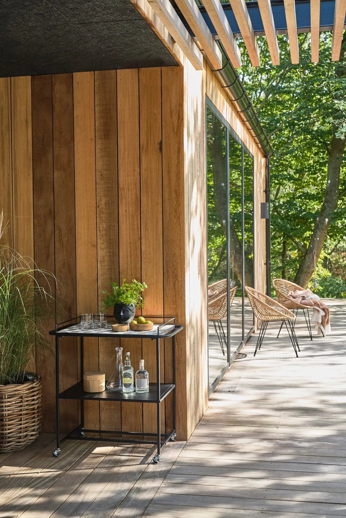 Villa Collection Karv tarjoiluvaunu musta - Laatukaluste