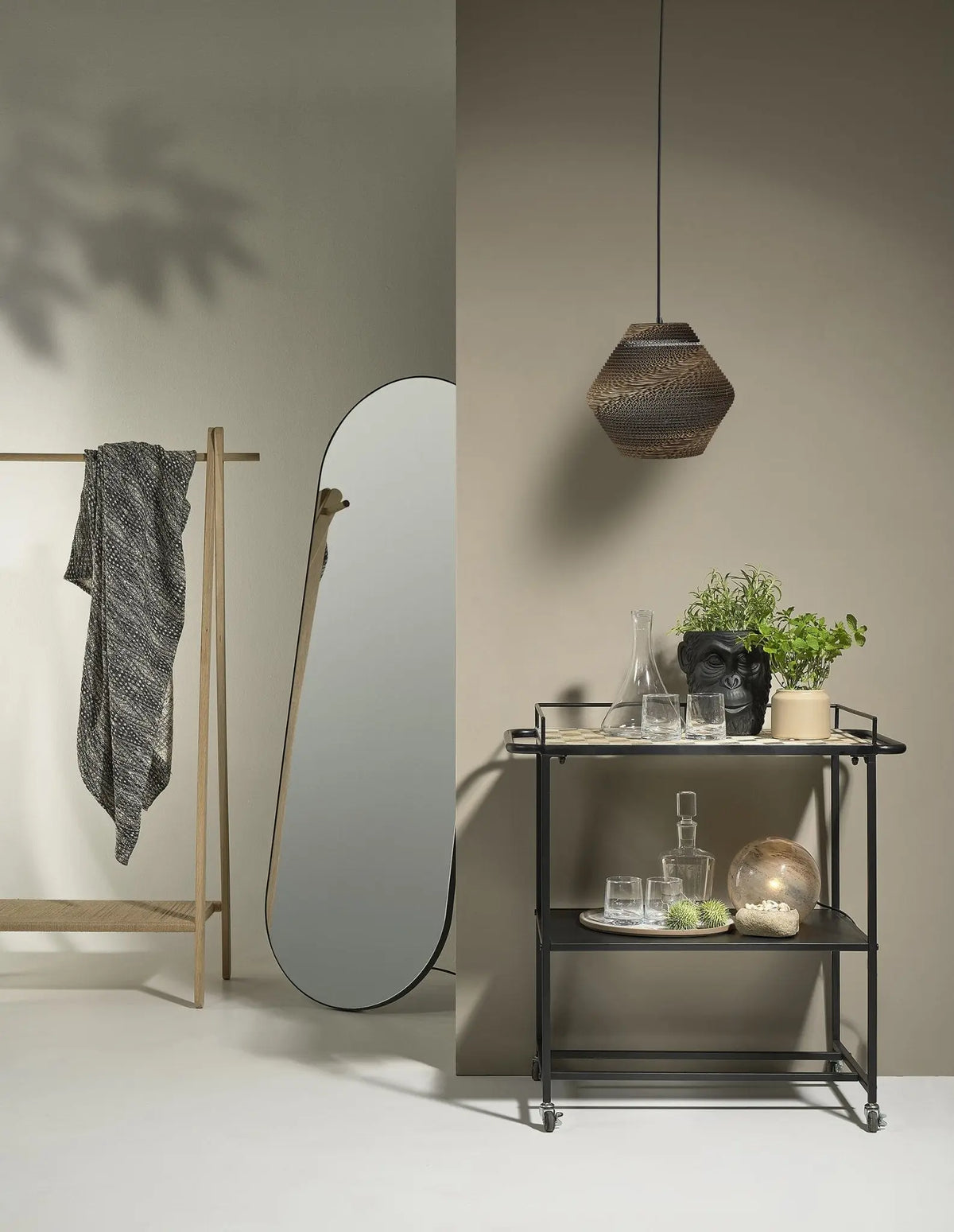 Villa Collection Karv tarjoiluvaunu musta - Laatukaluste