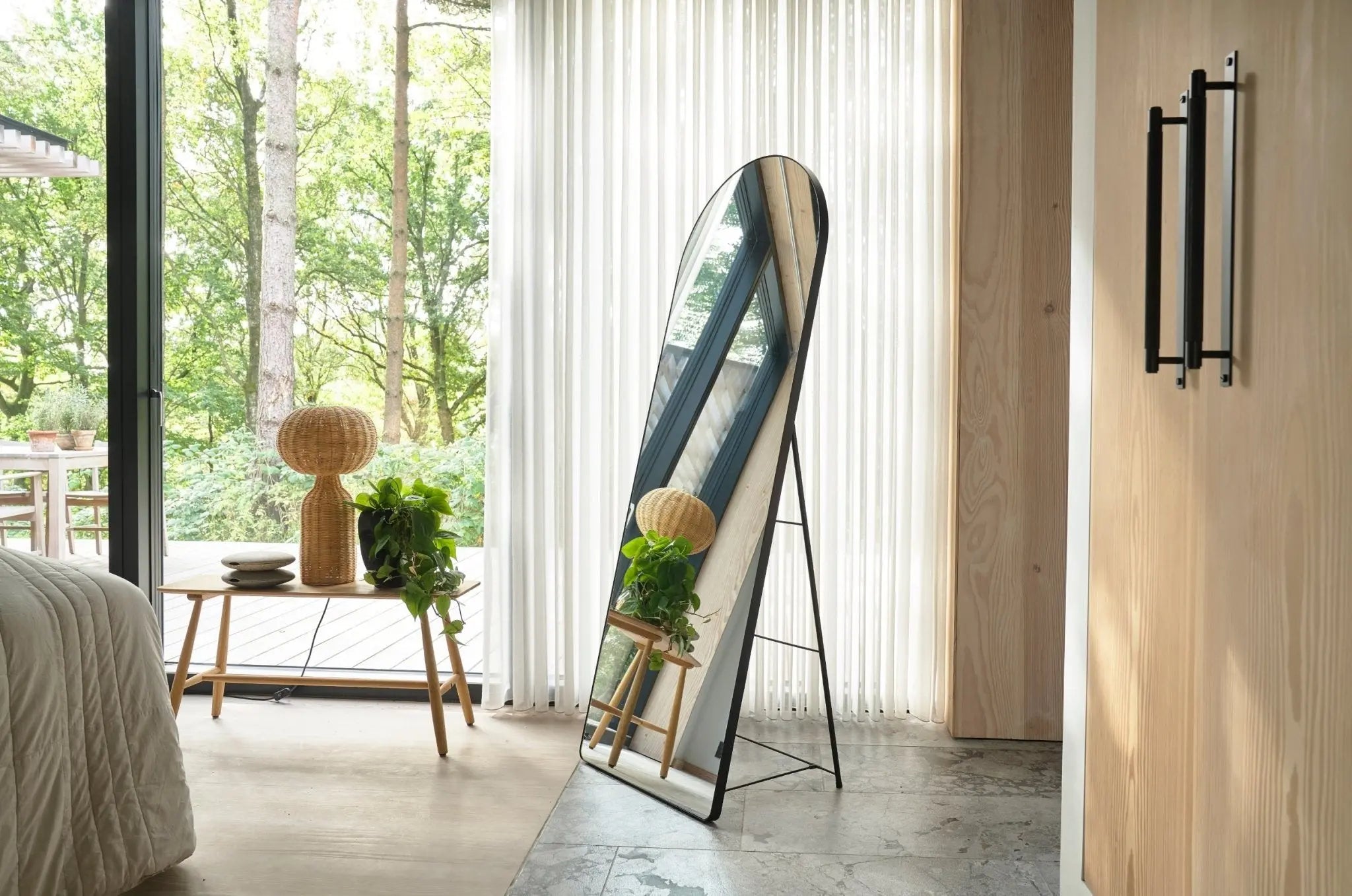 Villa Collection Vasto peili 170x60 musta - Laatukaluste