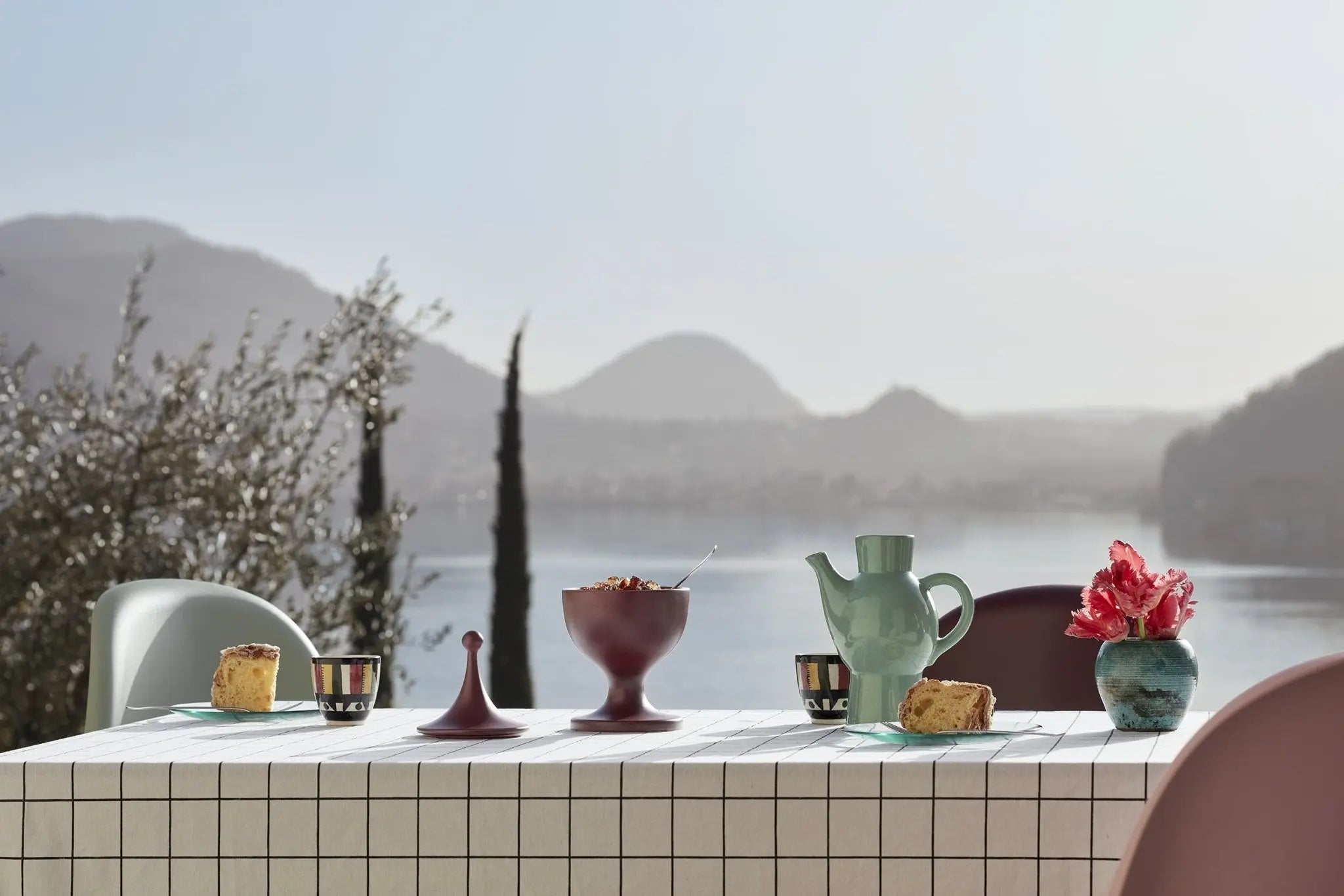 Vitra Ceramic säilytysrasia No. 2 tumma munakoiso - Laatukaluste