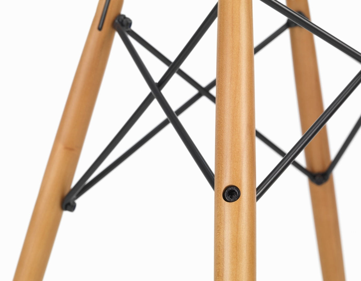 Vitra Eames DSW tuoli musta/vaahtera - Laatukaluste