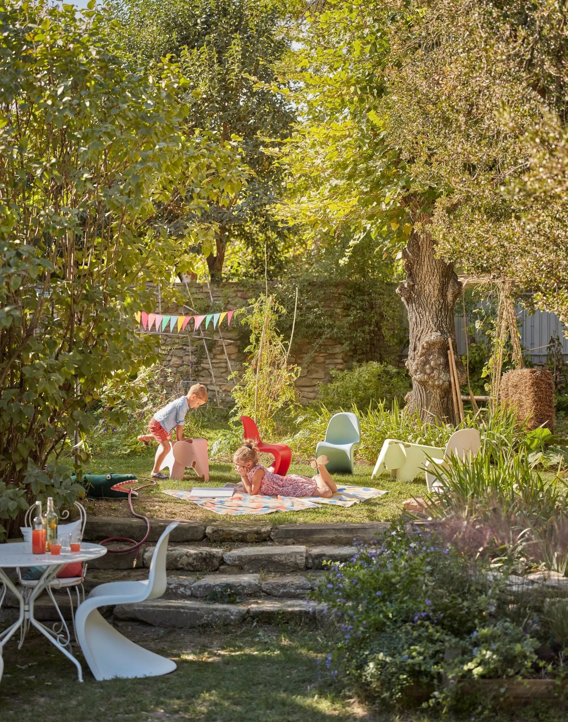 Vitra Eames Elephant RE vaaleankeltainen Vitra