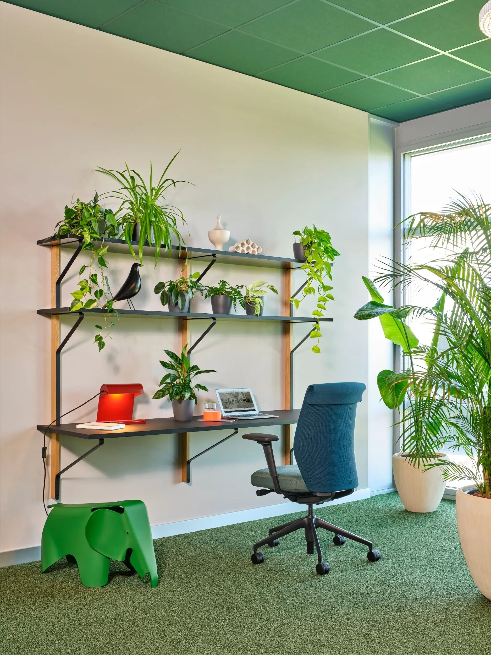 Vitra Eames Elephant RE vihreä Vitra