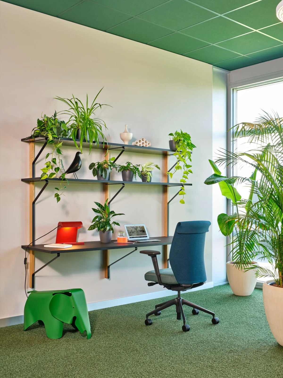 Vitra Eames Elephant RE vihreä Vitra