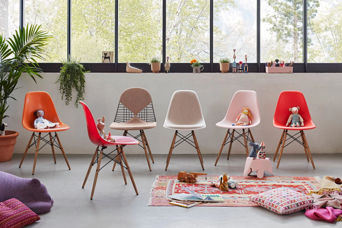 Vitra Eames Elephant pieni RE vaalea roosa Vitra