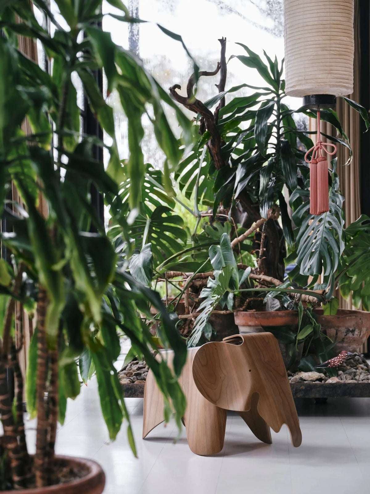 Vitra Eames Elephant vaneri pähkinä Vitra