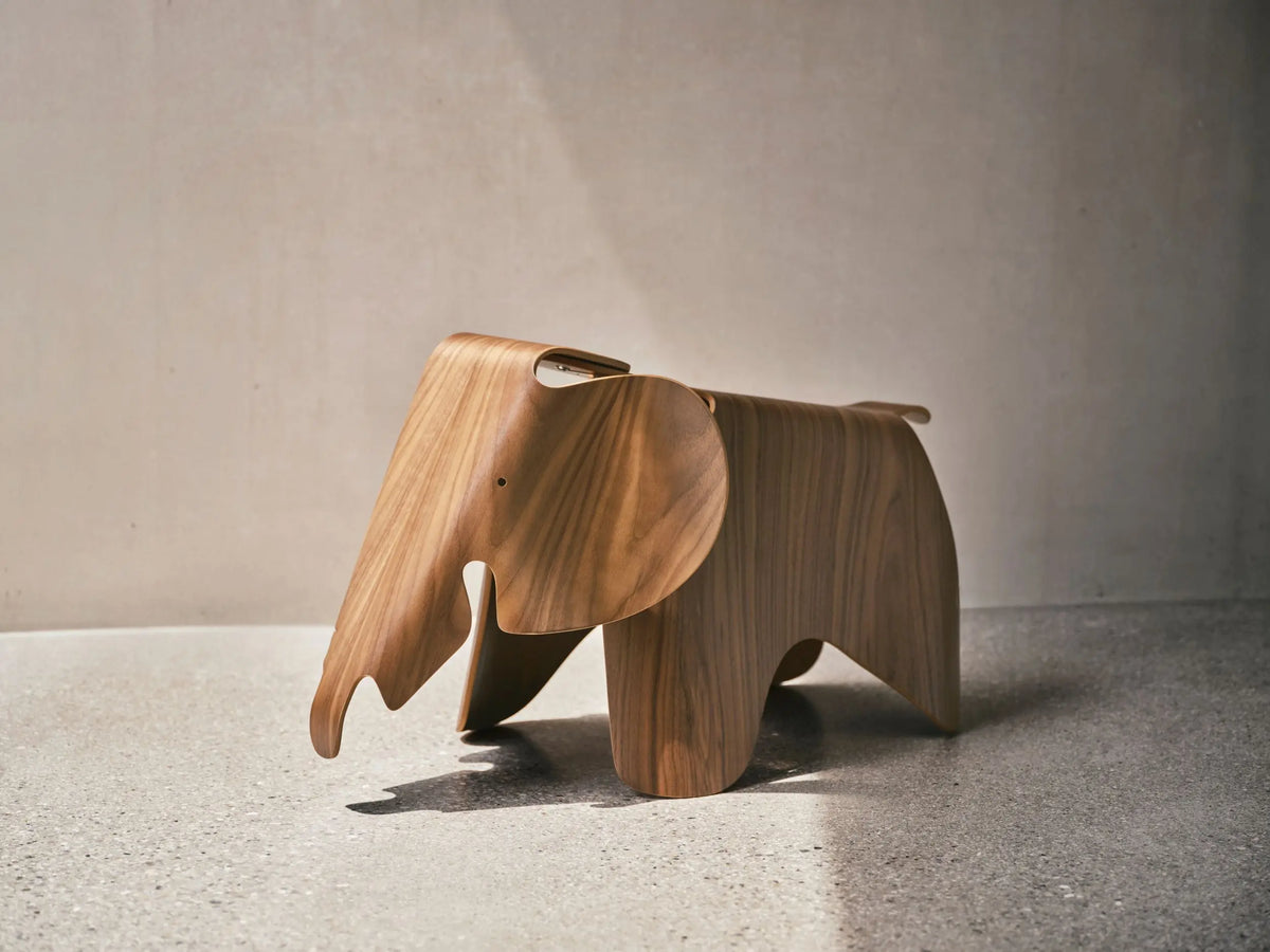 Vitra Eames Elephant vaneri pähkinä Vitra