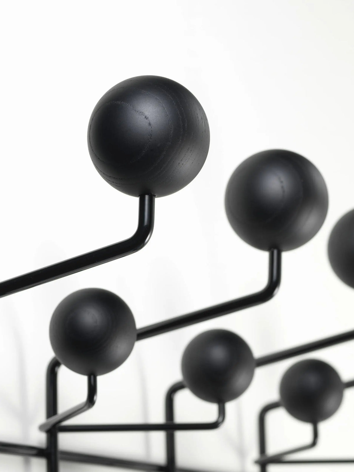 Vitra Eames Hang It All naulakko musta saarni Vitra