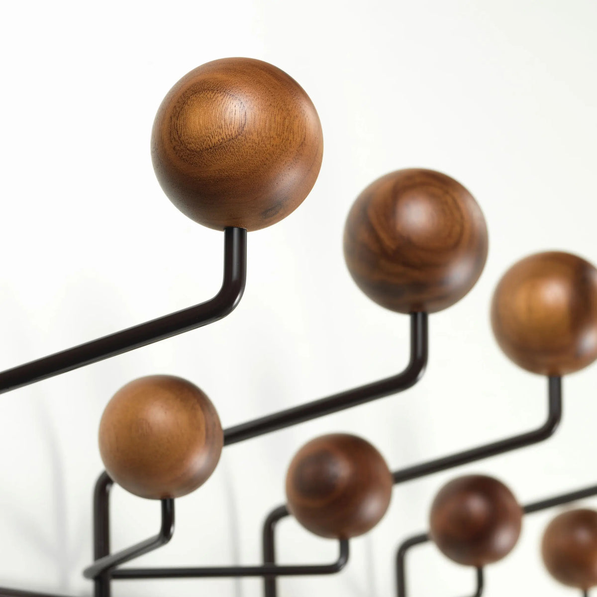 Vitra Eames Hang It All naulakko pähkinä Vitra