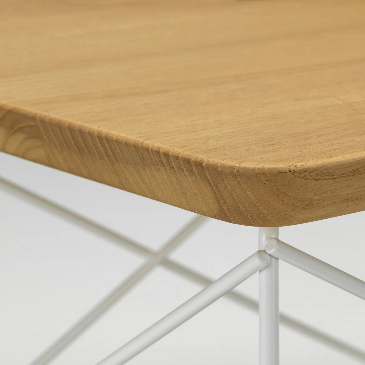 Vitra Eames LTR Occasional pöytä kastanja/valkoinen Vitra