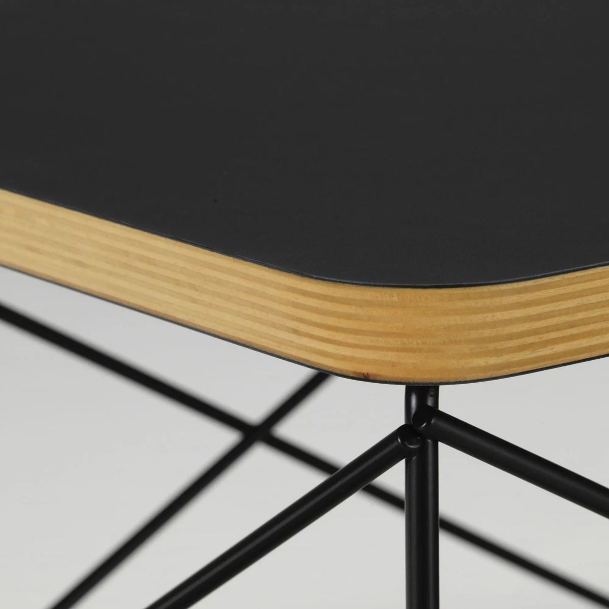 Vitra Eames LTR Occasional pöytä musta/musta Vitra