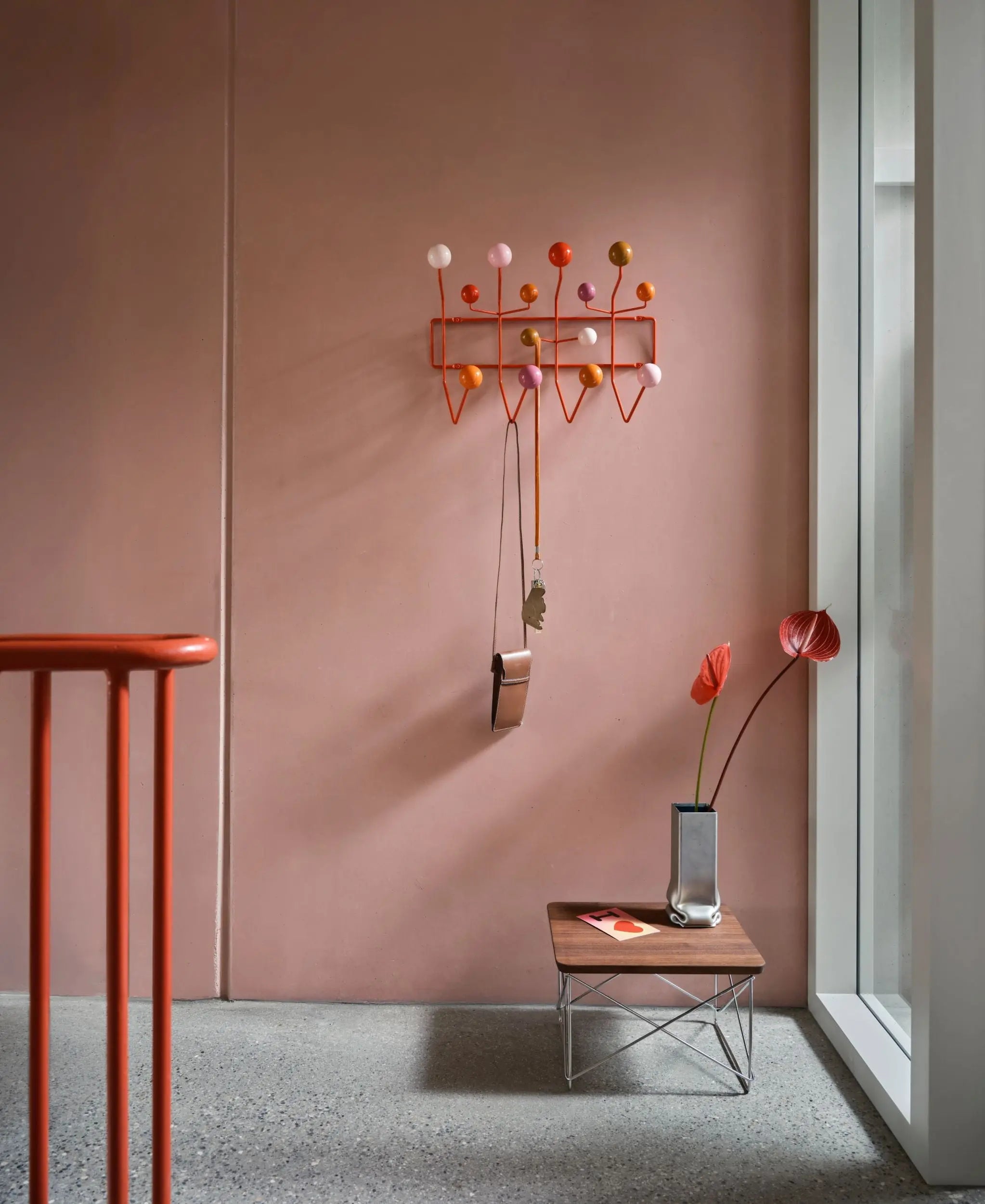 Vitra Eames LTR Occasional pöytä pähkinä/ruostumaton teräs Vitra