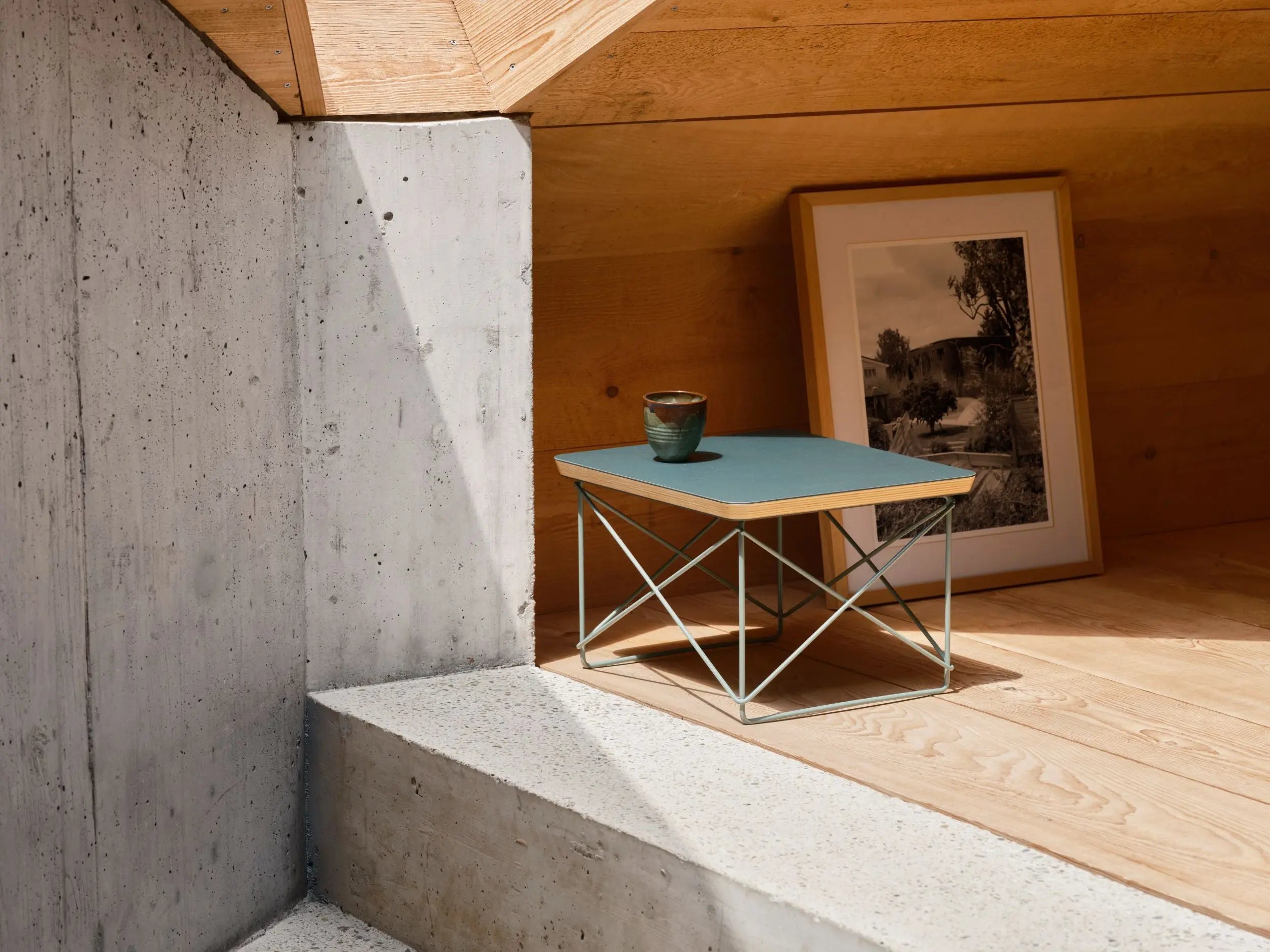 Vitra Eames LTR Occasional pöytä savunsininen Vitra