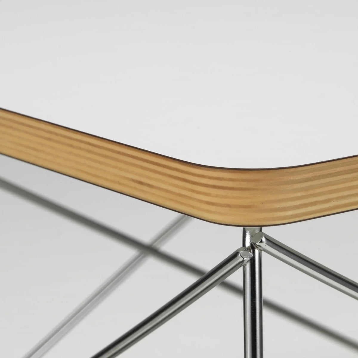 Vitra Eames LTR Occasional pöytä valkoinen/ruostumaton teräs Vitra