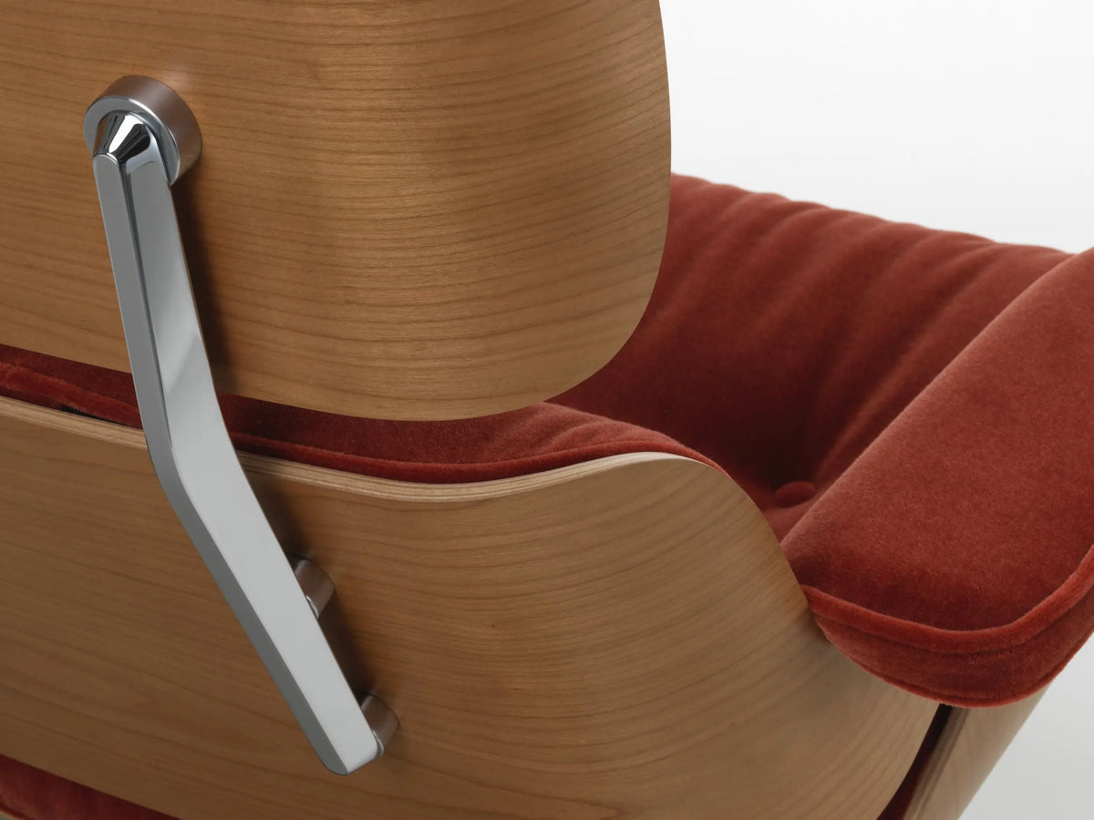 Vitra Eames Lounge Chair kirsikka/Calma 07 Vitra