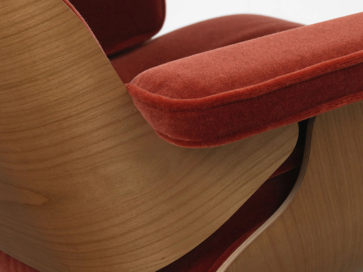 Vitra Eames Lounge Chair kirsikka/Calma 07 Vitra