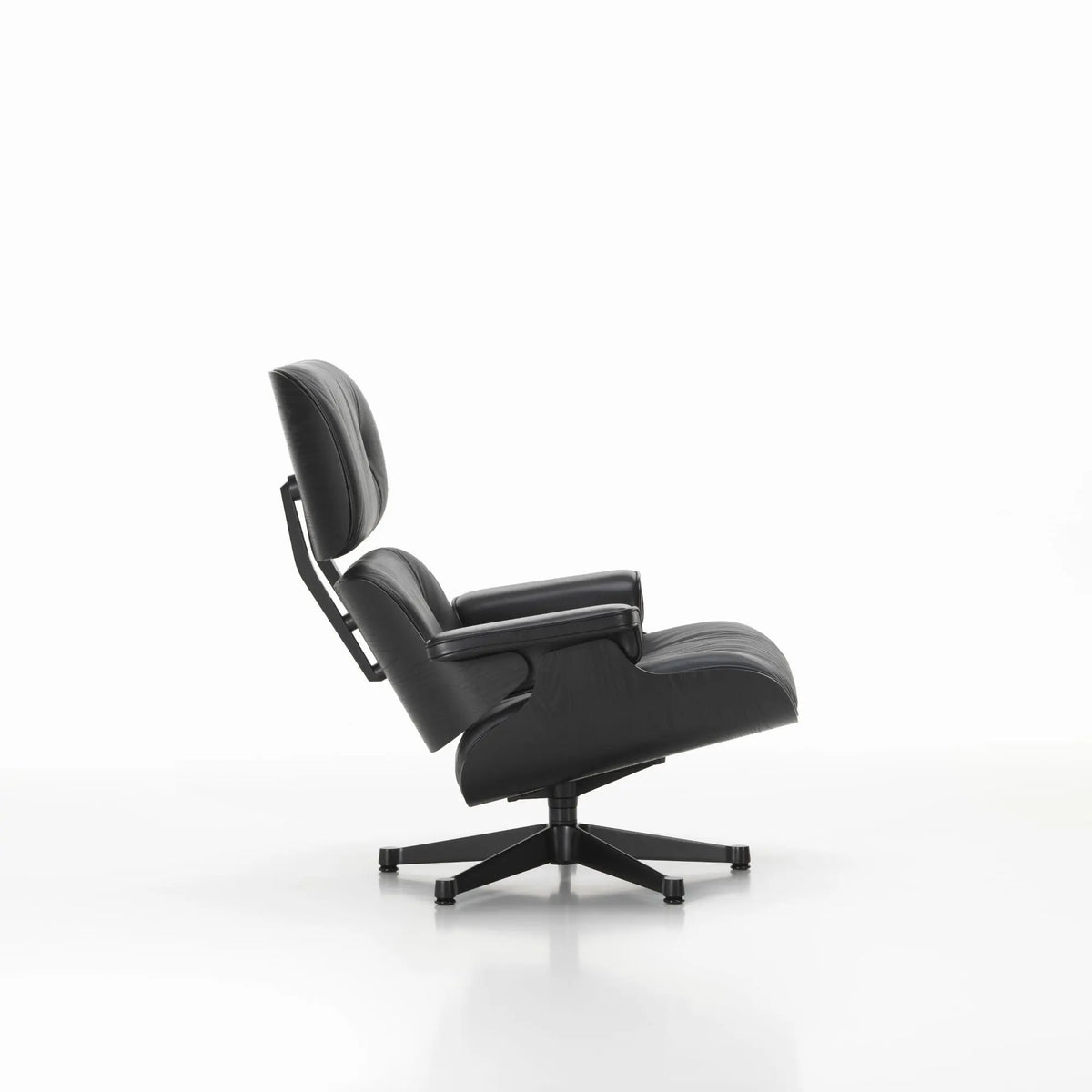 Vitra Eames Lounge Chair musta saarni/musta nahka Vitra