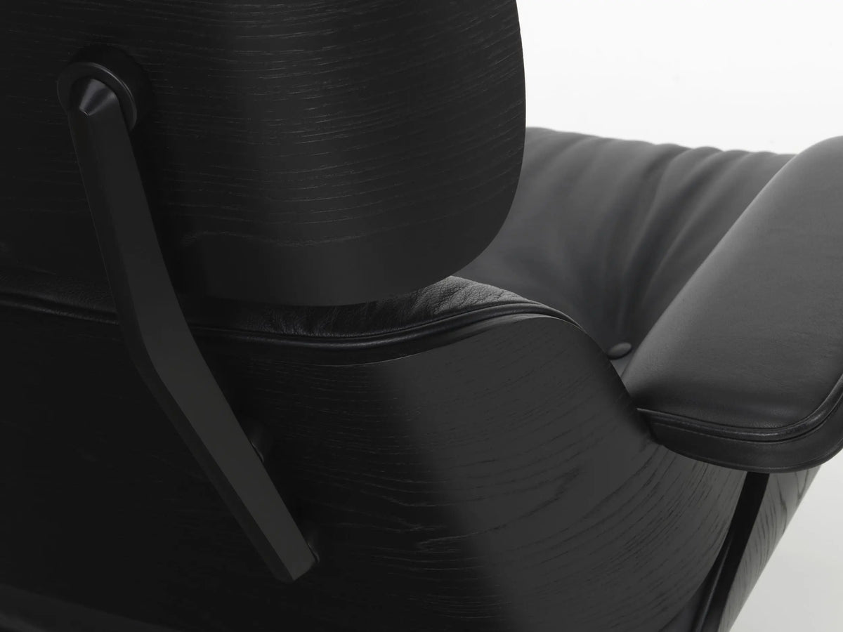 Vitra Eames Lounge Chair musta saarni/musta nahka Vitra
