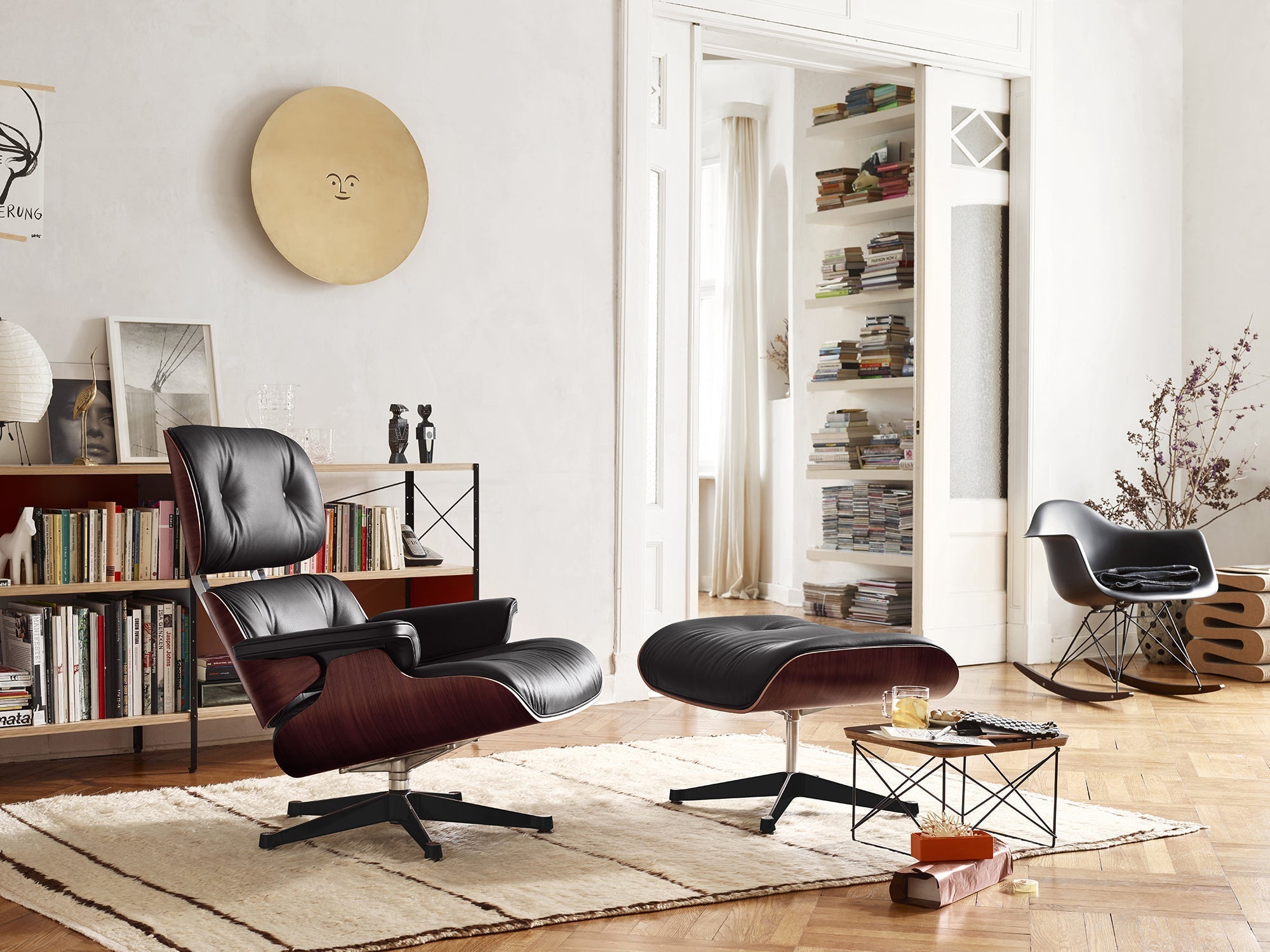 Vitra Eames Lounge Chair palisanteri/musta nahka - Laatukaluste