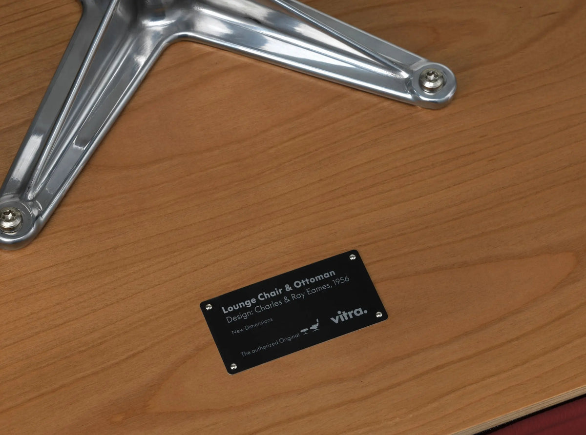 Vitra Eames Lounge Ottoman rahi kirsikka/Calma 07 Vitra