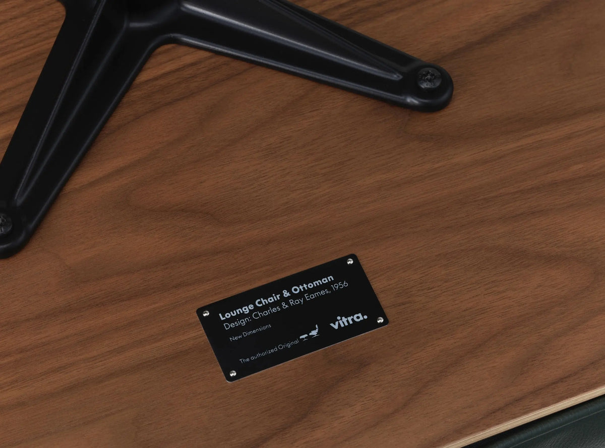 Vitra Eames Lounge Ottoman rahi tumma pähkinä/musta nahka Vitra