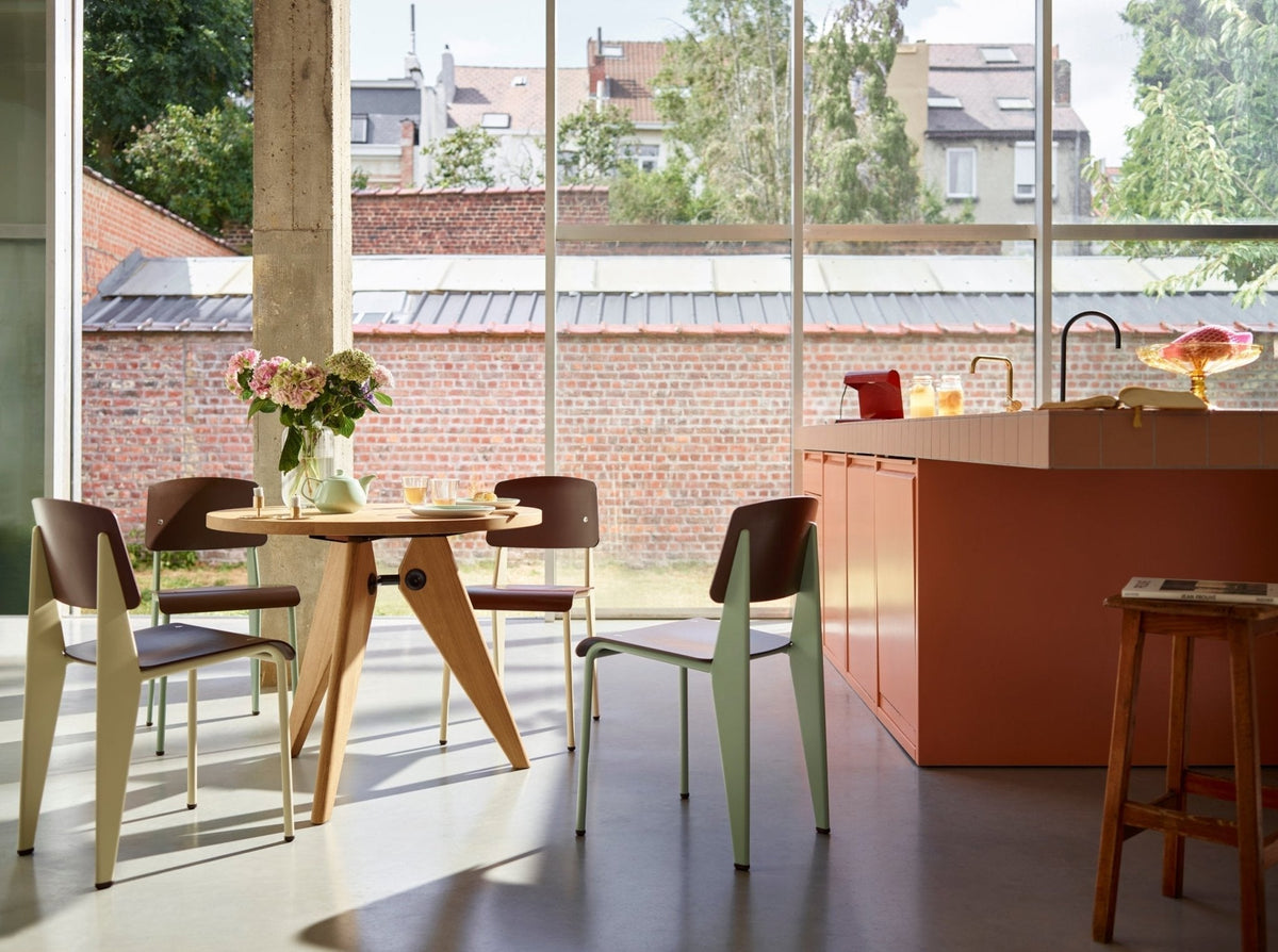 Vitra Guéridon pöytä Ø105 öljytty tammi - Laatukaluste