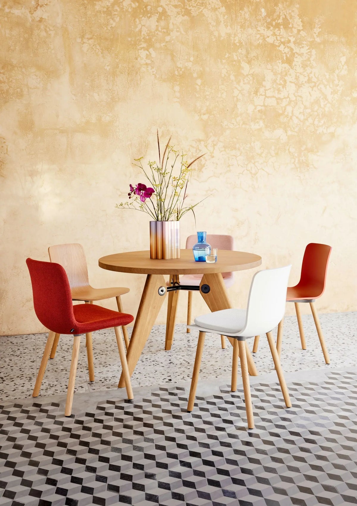 Vitra Guéridon pöytä Ø90 öljytty tammi Vitra