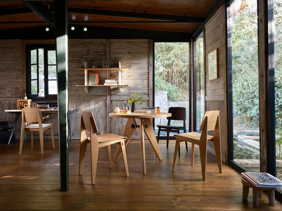 Vitra Guéridon pöytä Ø90 öljytty tammi Vitra