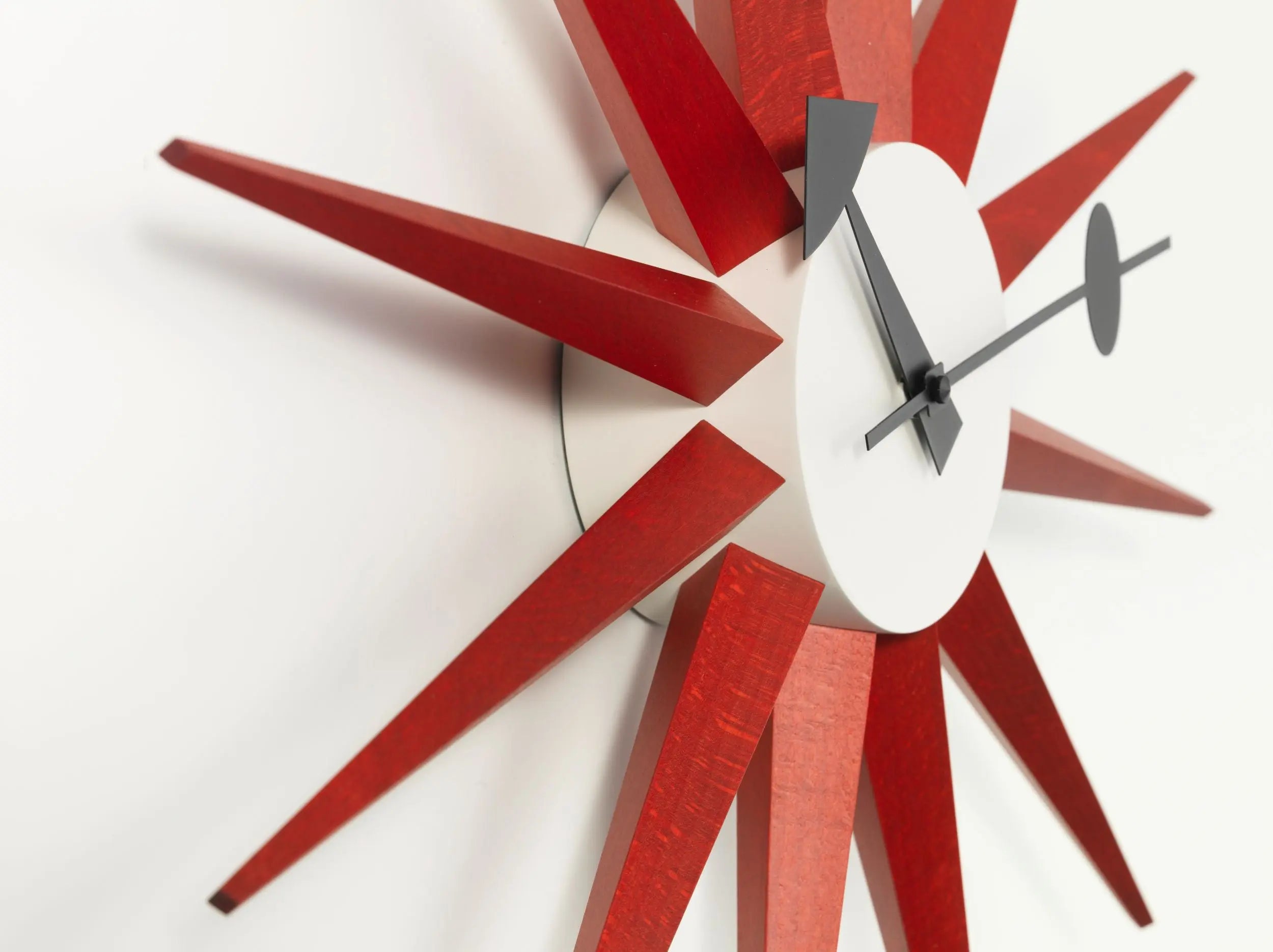 Vitra Nelson Sunburst clock red - Laatukaluste