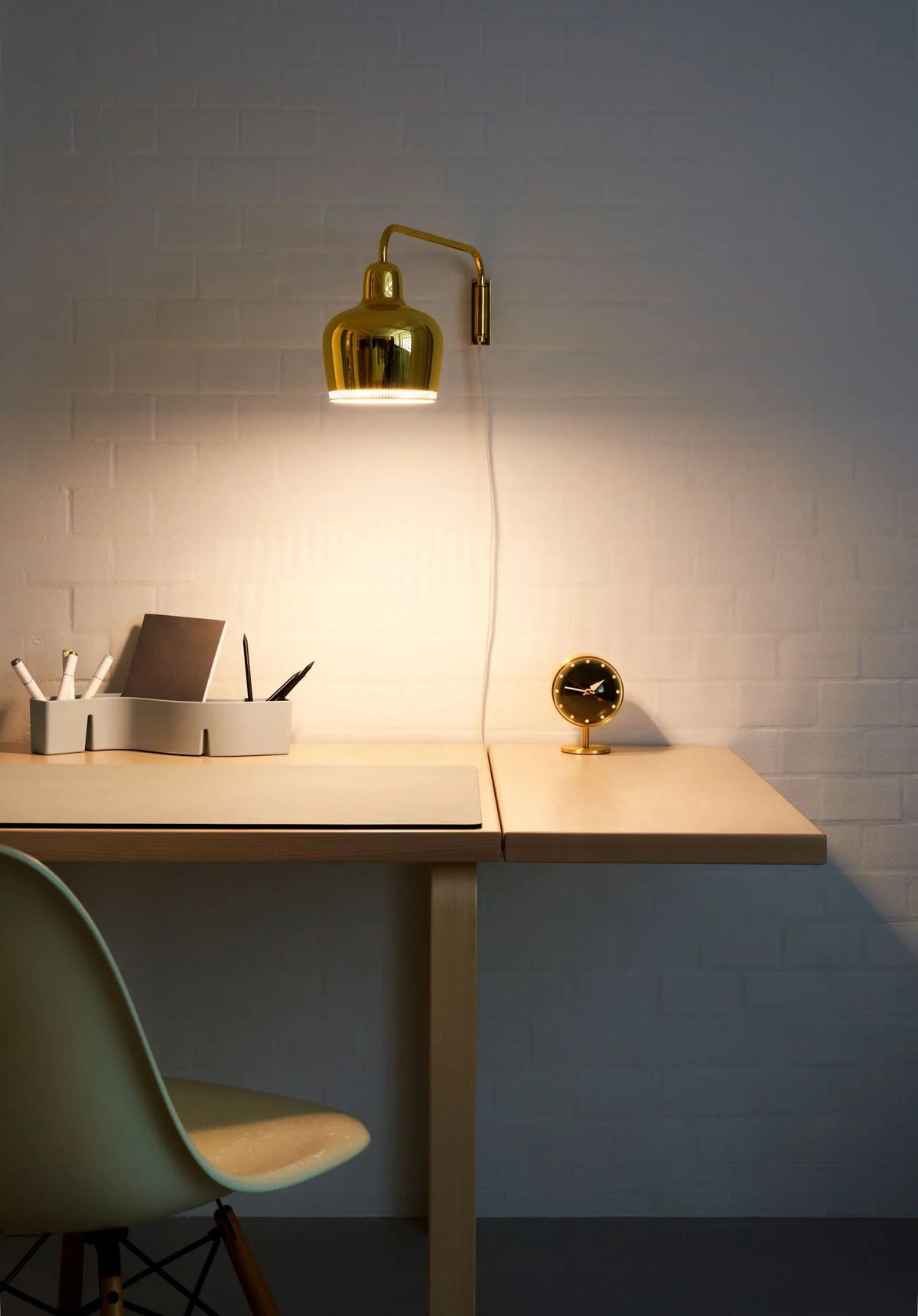 Vitra Night pöytäkello messinki Vitra