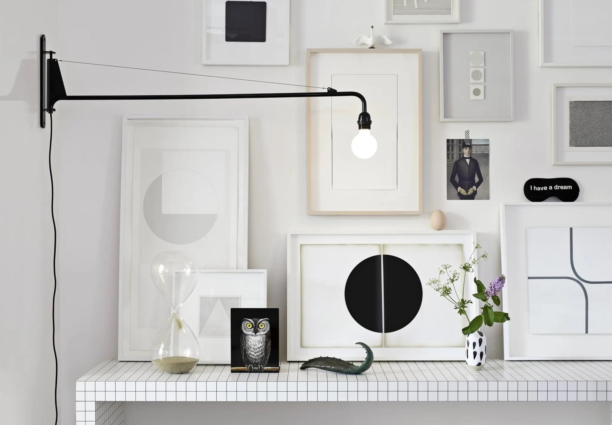 Vitra Petite Potence seinävalaisin deep black - Laatukaluste