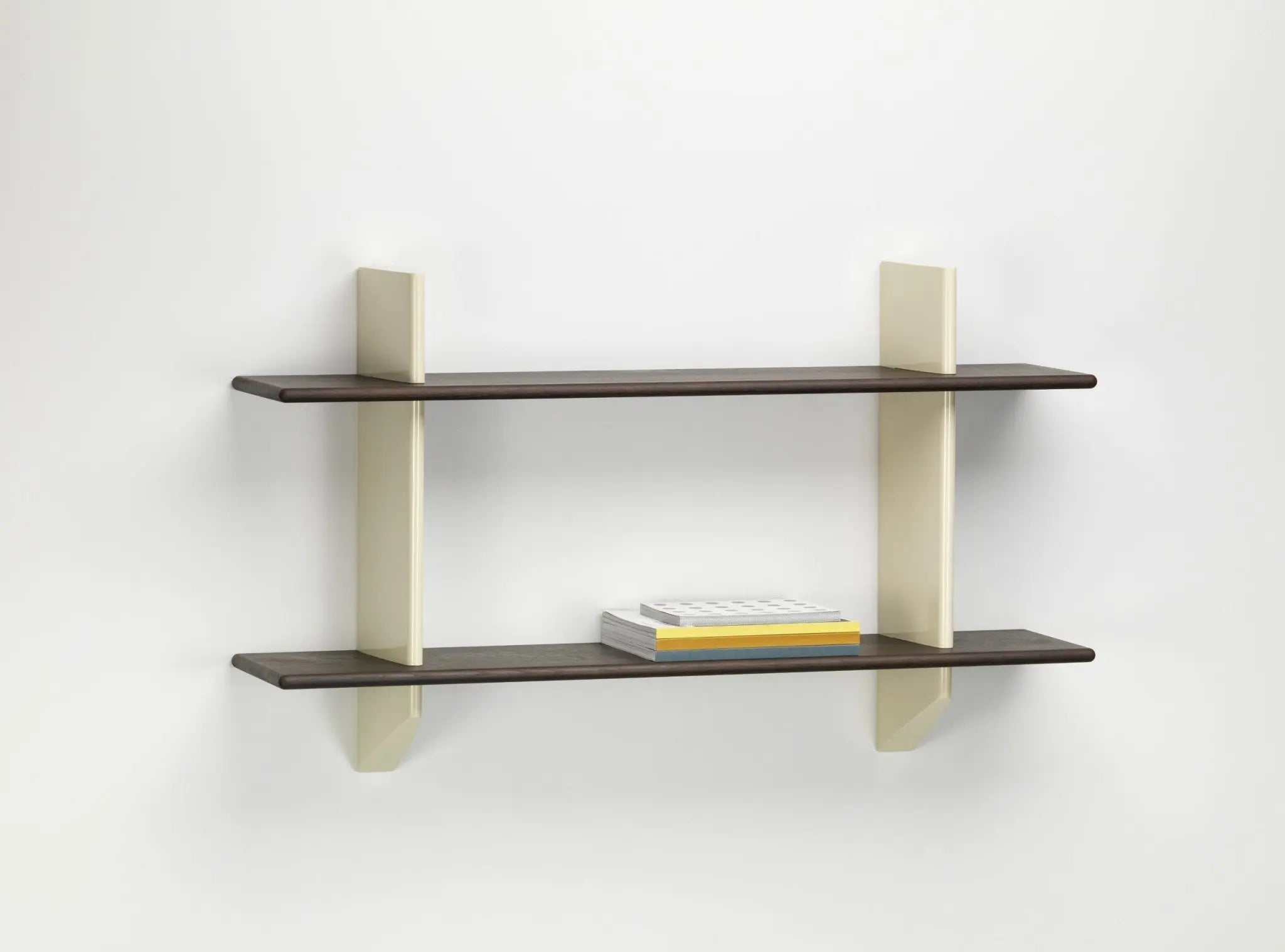 Vitra Rayonnage Mural hylly tumma tammi/blanc colombe - Laatukaluste