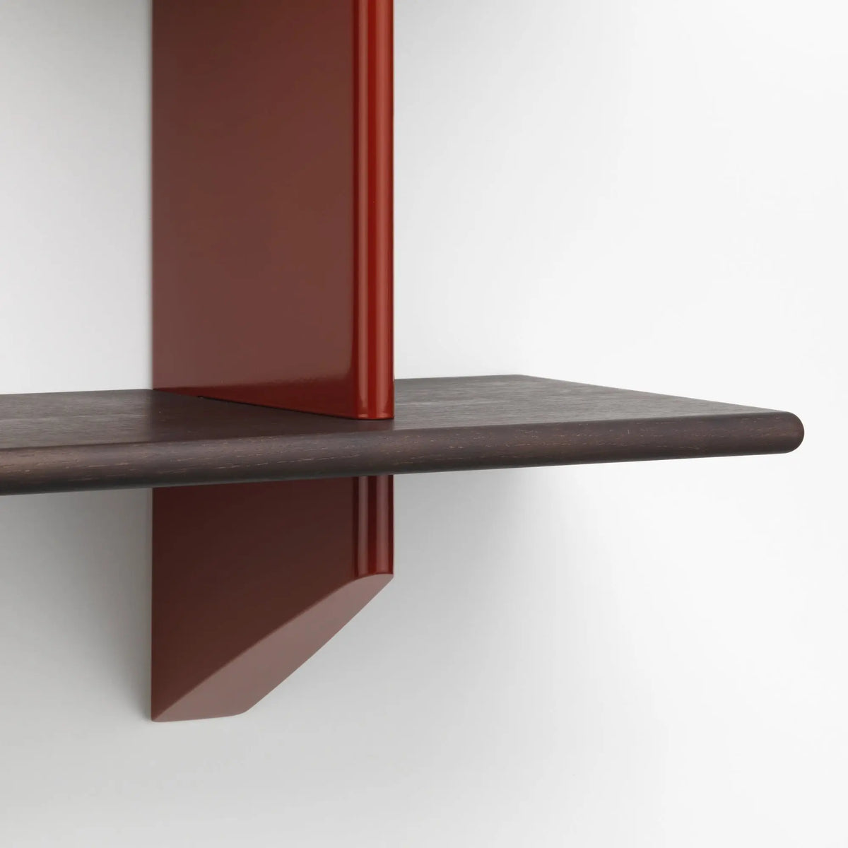 Vitra Rayonnage Mural hylly tumma tammi/japanese red - Laatukaluste