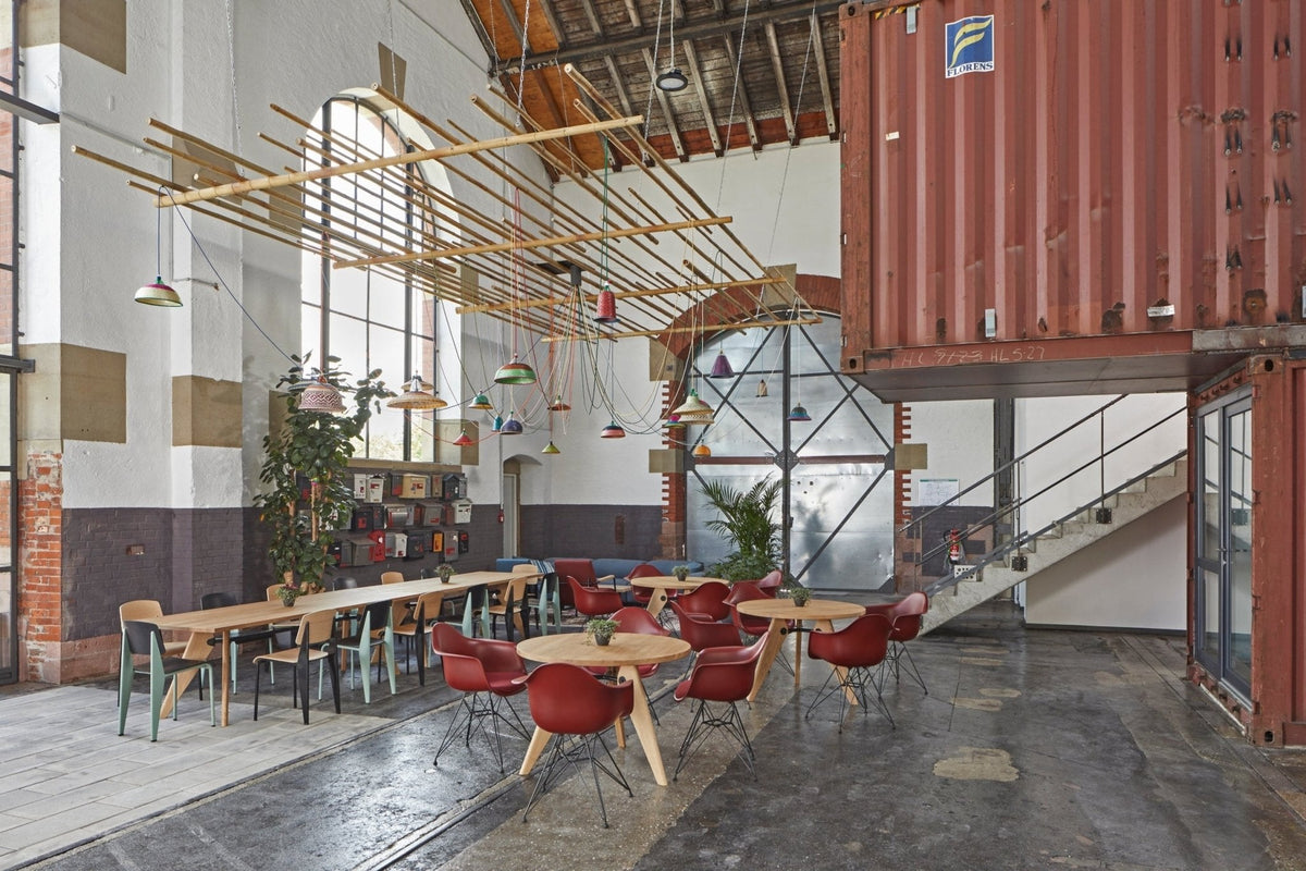 Vitra S.A.M. Bois pöytä 240x90 tumma tammi - Laatukaluste