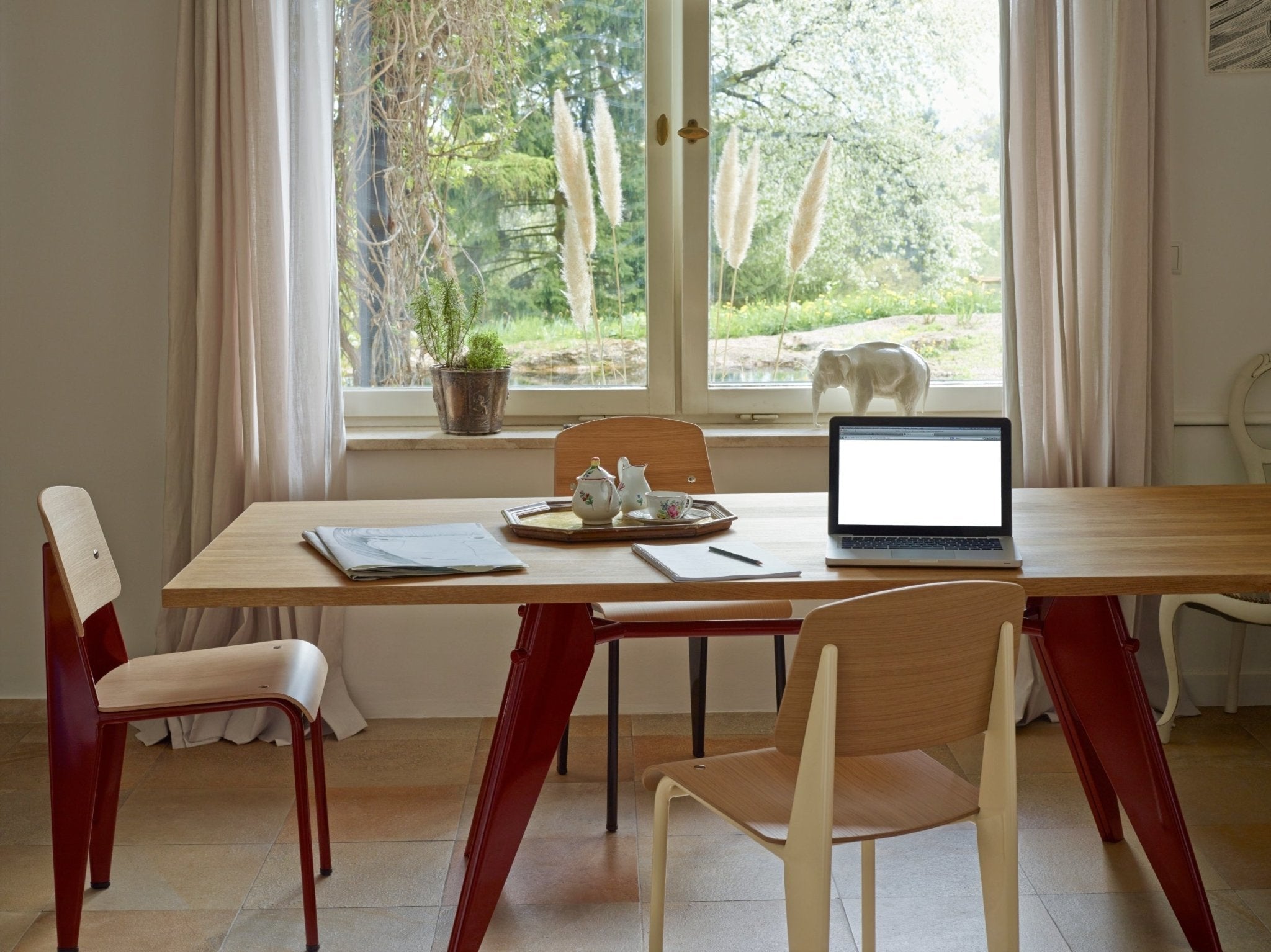 Vitra Standard tuoli tammi/japanese red - Laatukaluste