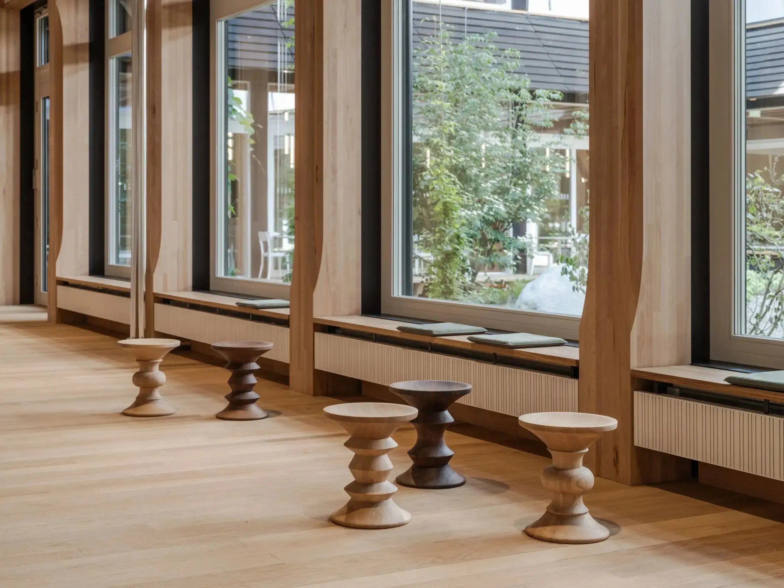 Vitra Stools malli B kastanja Vitra