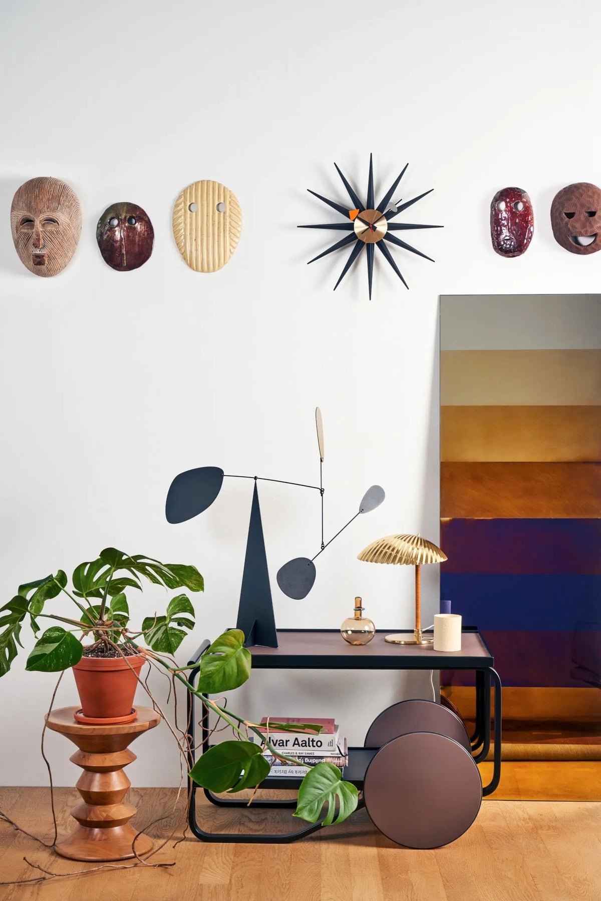 Vitra Sunburst seinäkello musta/messinki Vitra