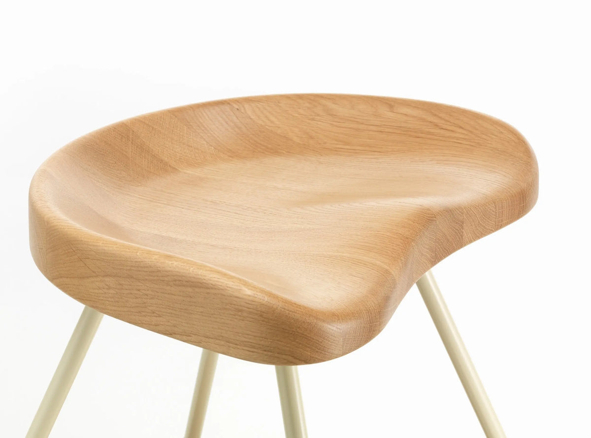 Vitra Tabouret 307 jakkara tammi Vitra