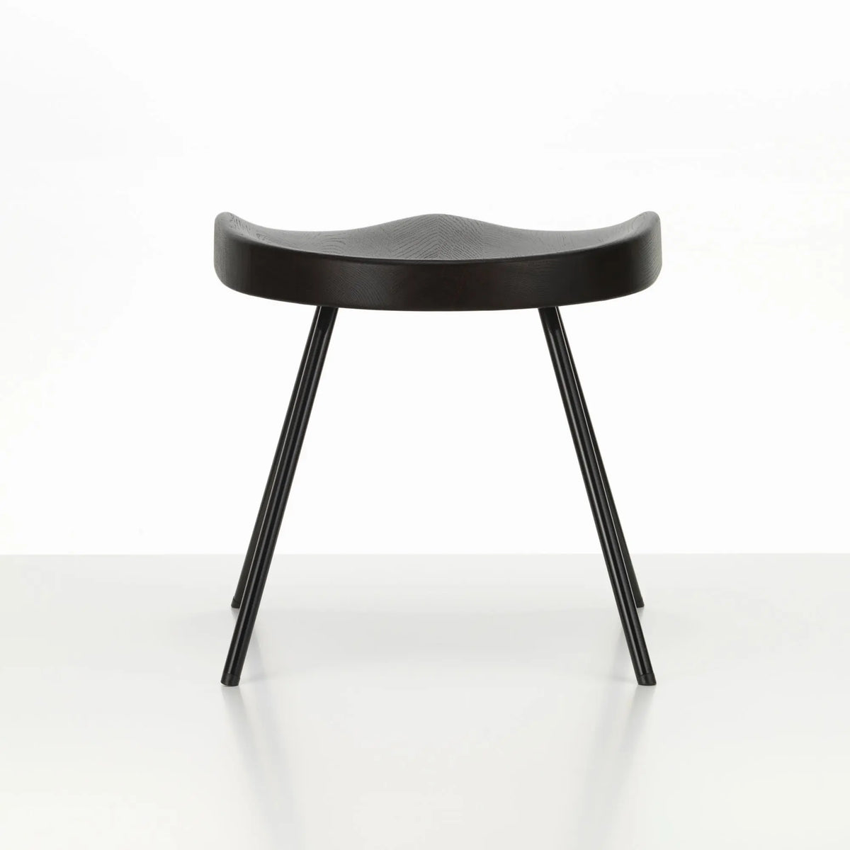 Vitra Tabouret 307 jakkara tumma tammi - Laatukaluste